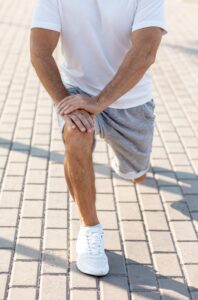 Arthrose du genou : l’opération est-elle toujours une fatalité ?